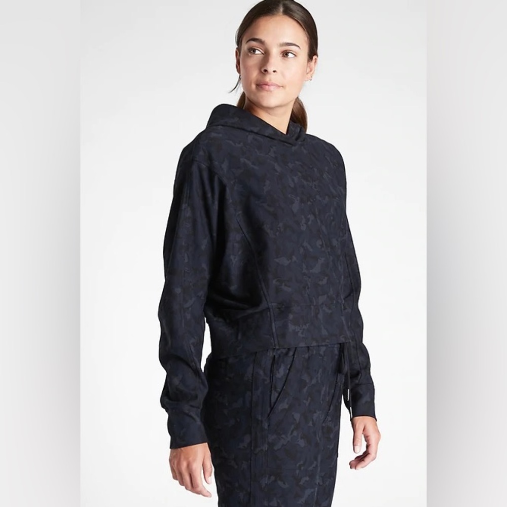 Athleta Printed Farallon sweatshirt in Navy